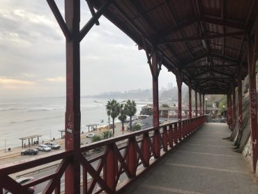 Lima, océano y “espejos”